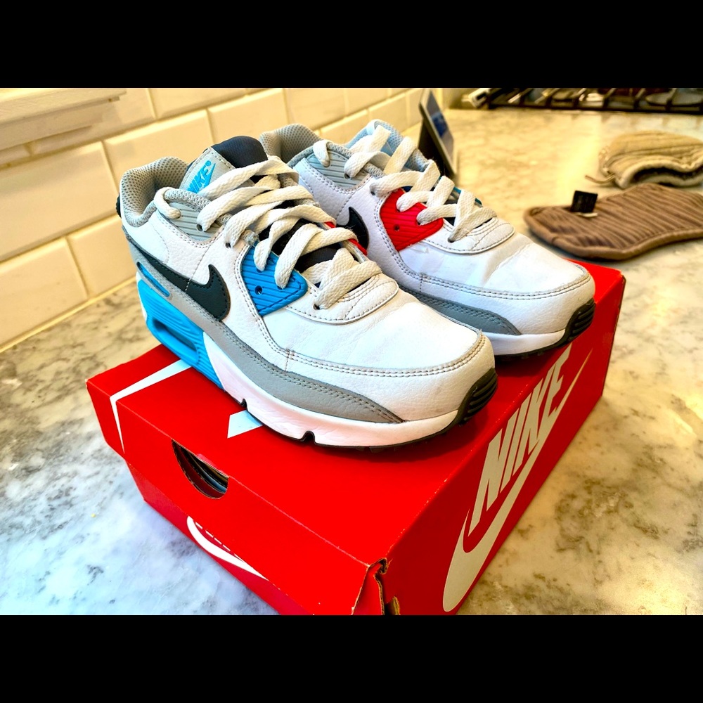 Nike Air Max (NWT) -Big Kids size 2.0
